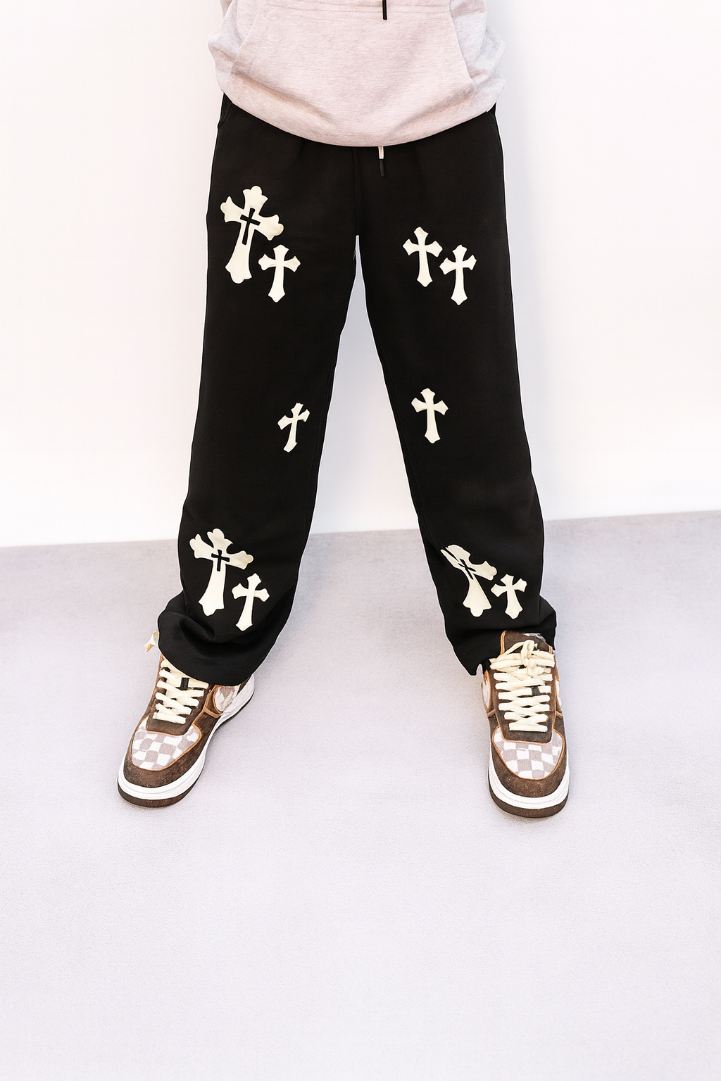 URBXN Black Streetwear Pants with White Cross Patches – Baggy Y2K Style Bottoms